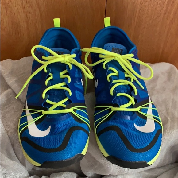 Nike Shoes - Nike EUC  trainers! 💙